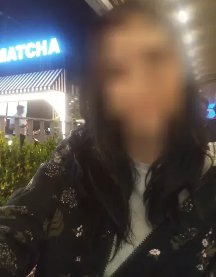 Amber, 40