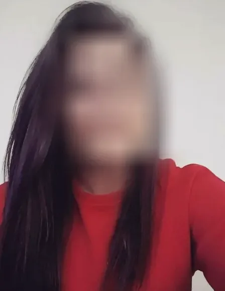 Dina, 33