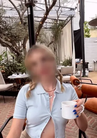 Ellie, 27