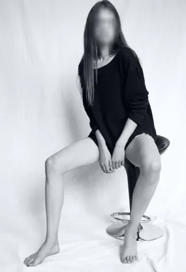 Farah, 28