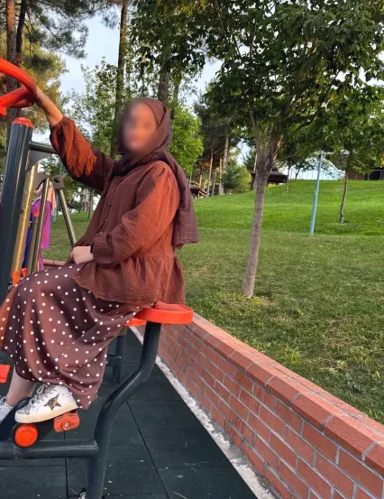 Isobel, 29