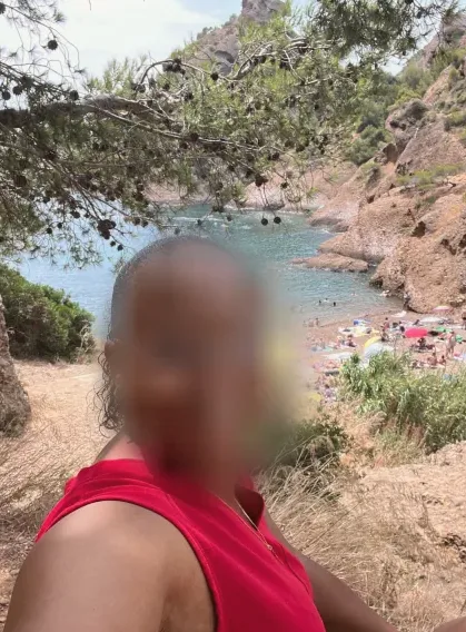 Laura, 33