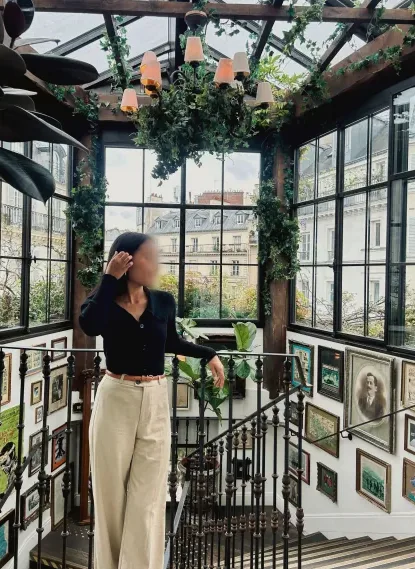 Rhona, 30